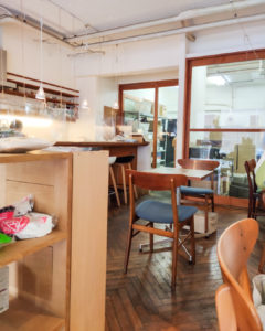 元住吉のカフェ、muiさんの店内の様子