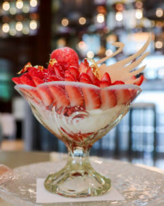 パレスホテルさんの3種の苺パフェ