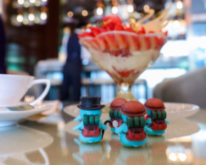 3種の苺パフェとぺっこり探検隊