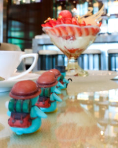 3種の苺パフェとぺっこり探検隊