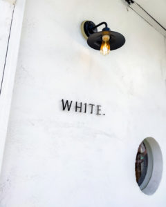 横浜のWHITE.cafeの外観