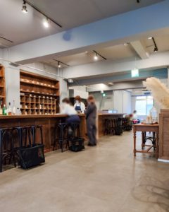 喫茶半月さんの店内