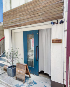 根津のカフェ、シグネコーヒーさんの外観