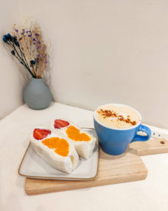 秋葉原のカフェ、キエロコーヒーさんのフルーツサンド