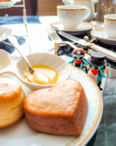 ランドホテルのアフタヌーンティセットとぺっこり探検隊