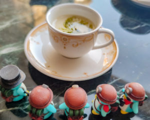 ランドホテルのアフタヌーンティーセットとぺっこり探検隊