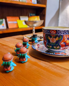 浅草のカフェ、from afarさんの店内を探検するぺっこり探検隊