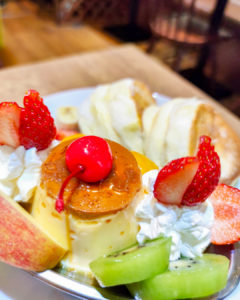 福カフェさんのプリンアラモードパンケーキ