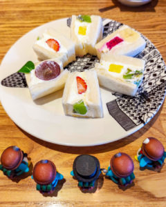 ペリカンカフェさんのフルーツサンドを狙うぺっこり探検隊