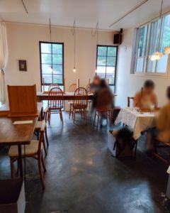 本千葉のカフェ、contesさんの店内の様子