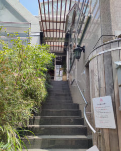 下北沢のカフェ、サンデーブランチさんの入口