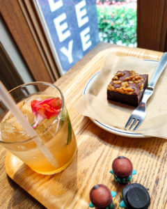 池袋のカフェ、COFFEE VALLEYさんのクラフトジンジャーエールを狙うぺっこり探検隊