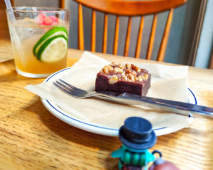 池袋のカフェ、COFFEE VALLEYさんのブラウニーを狙うぺっこり探検隊