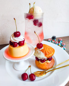 横浜のカフェ、リトルヴィレッジカフェさんのさくらんぼプレートを狙うぺっこり探検隊