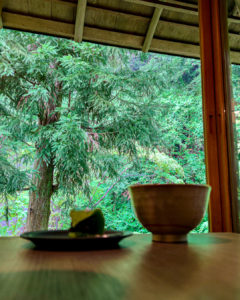 鎌倉のかふぇ楊梅亭さんの抹茶と季節の主菓子