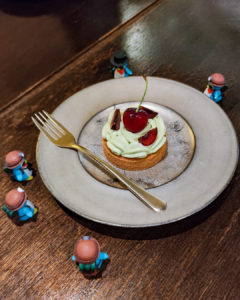 田原町のカフェ、フロムアファーさんのアメリカンチェリーのタルトを狙うぺっこり探検隊