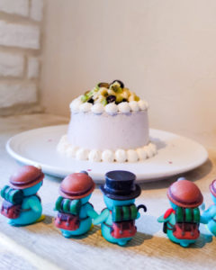 下北沢のカフェ、8joursさんの果実のシフォンを狙うぺっこり探検隊