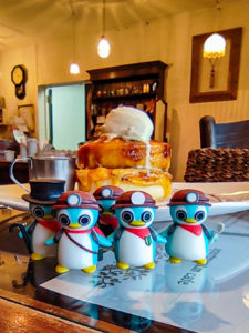 アパートメントエムカフェさんのブリュレパンケーキを狙うぺっこり探検隊