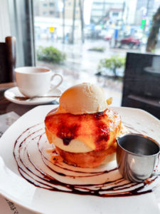 千葉のカフェ、アパートメントエムカフェさんのブリュレパンケーキ