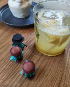 高円寺のカフェ、アイムさんのパイナップルソーダポップを狙うぺっこり探検隊