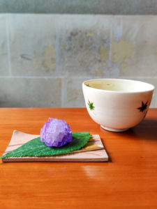 北鎌倉のカフェ、御菓子司こまきさんの御菓子抹茶