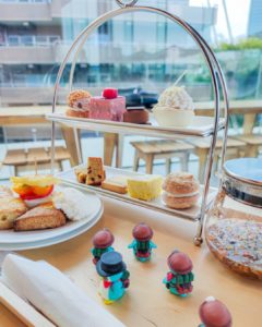 目黒のカフェ、スターバックス リザーブ ロースタリー 東京さんのアフタヌーンティーを狙うぺっこり探検隊