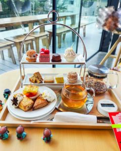 目黒のカフェ、スターバックス リザーブ ロースタリー 東京さんのアフタヌーンティーを狙うぺっこり探検隊