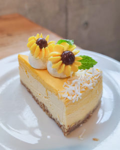 サンデーブランチ下北沢店さんの向日葵チーズケーキ