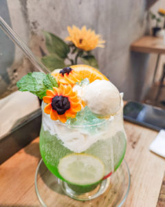 下北沢のカフェ、サンデーブランチさんの向日葵クリームソーダ