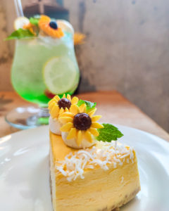 下北沢のカフェ、サンデーブランチ下北沢店さんの向日葵チーズケーキ