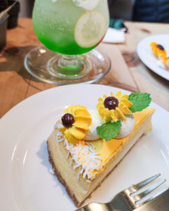 下北沢のカフェ、サンデーブランチ下北沢店さんの向日葵チーズケーキ