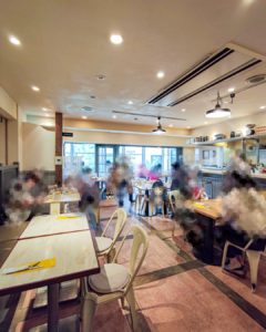 自由が丘のカフェ、フリッパーズさんの店内の様子