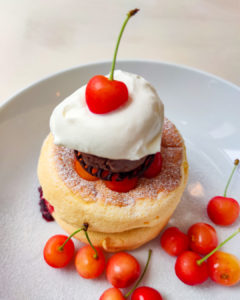 自由が丘のカフェ、フリッパーズさんの奇跡のパンケーキ豊潤さくらんぼ