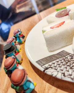 田原町のカフェ、ペリカンカフェさんのフルーツサンドを狙うぺっこり探検隊